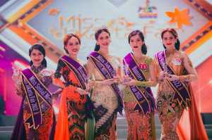 Miss Jakarta Fair 2022 'Hipnotis' Para Pengunjung