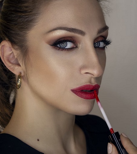 Lipstik merupakan salah satu make up item yang wajib dimiliki seorang wanita. (Foto: Ilustrasi. Dok. Unsplash.com)