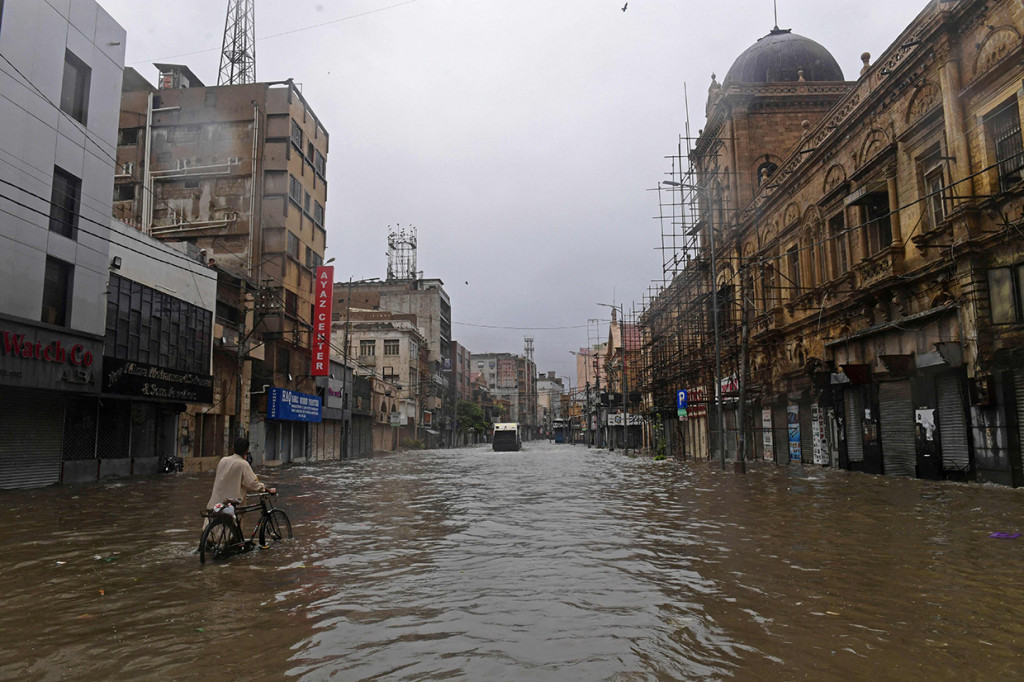 Hujan Lebat, Karachi Pakistan Terendam Banjir