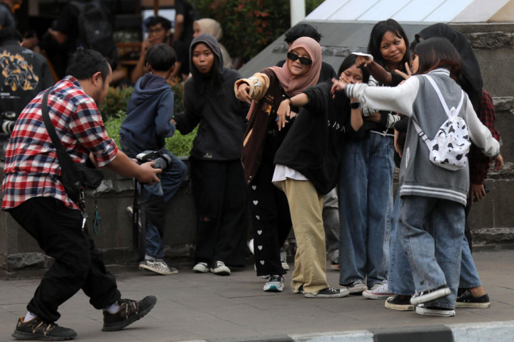 Remaja 'SCBD' Diminta Jangan Makan Hingga Merokok di Dukuh Atas