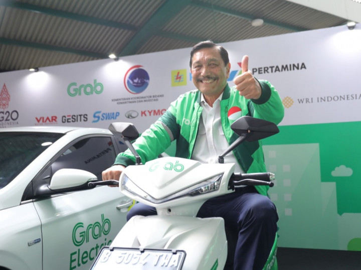 Luhut Usul Pilot Project Kendaraan Listrik Beroperasi di Destinasi Wisata Luhut Usul Pilot Project Kendaraan Listrik Beroperasi di Destinasi Wisata