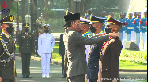 Presiden Lantik Taruna TNI-Polri Jadi Perwira