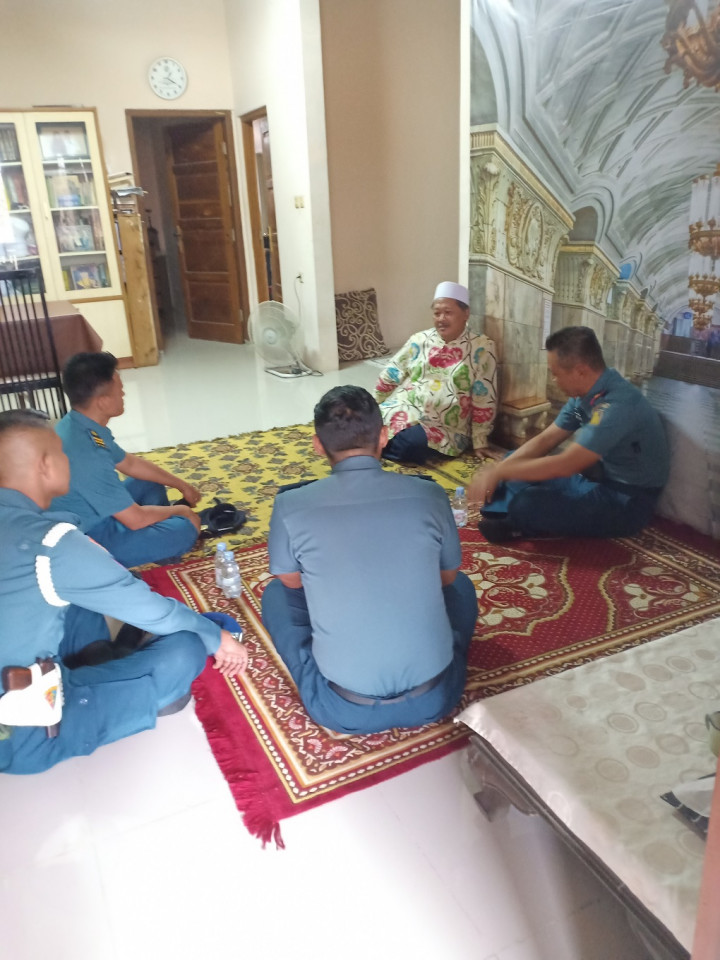 Komandan Lanudal Jakarta Sowan ke Tokoh Ulama Tangsel KH Hasan Musthofi