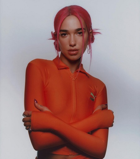 Dua Lipa mengenakan salah satu tracksuit dari Flutur Collection. (Foto: Dok. Instagram/@jeordan_hemingway)
