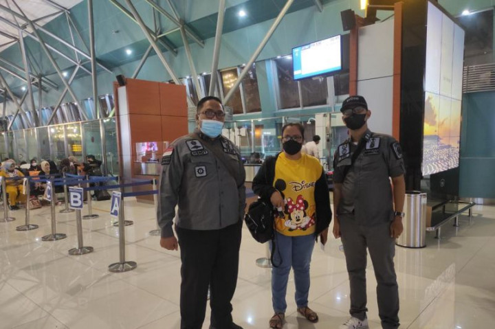 Imigrasi Maumere Deportasi WN Filipina Tanpa Izin Tinggal