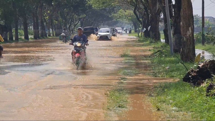 Banjir Pati Meluas, Jalur Pantura Penghubung Kabupaten Rembang Tergenang