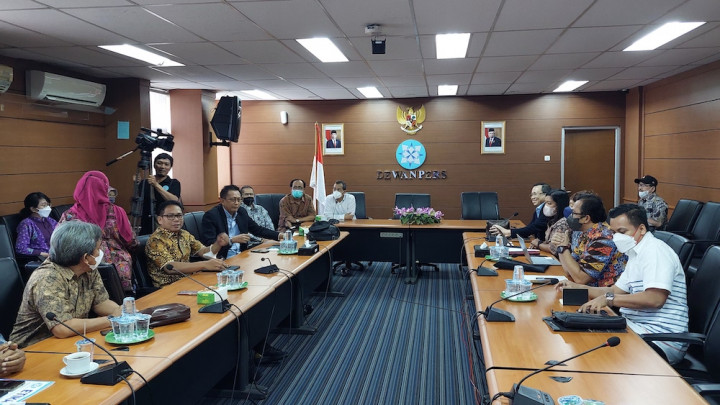Kuasa Hukum Irjen Sambo Sambangi Dewan Pers