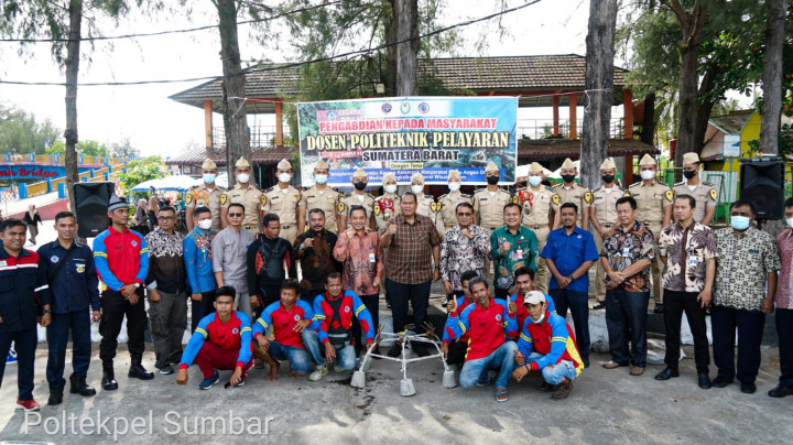 Poltekpel Sumbar Lakukan Transplantasi Terumbu Karang di Pulau Angso Duo