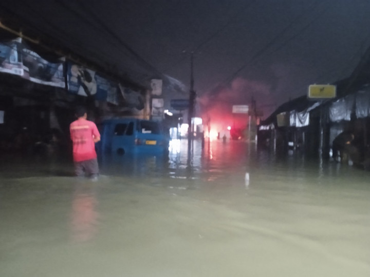 Tanggul Sungai Jebol, Jalan Raya Bojonggede Kabupaten Bogor Banjir