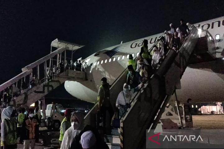 360 Haji Debarkasi Solo asal Kabupaten Pati Tiba di Tanah Air 360 Haji Debarkasi Solo asal Kabupaten Pati Tiba di Tanah Air