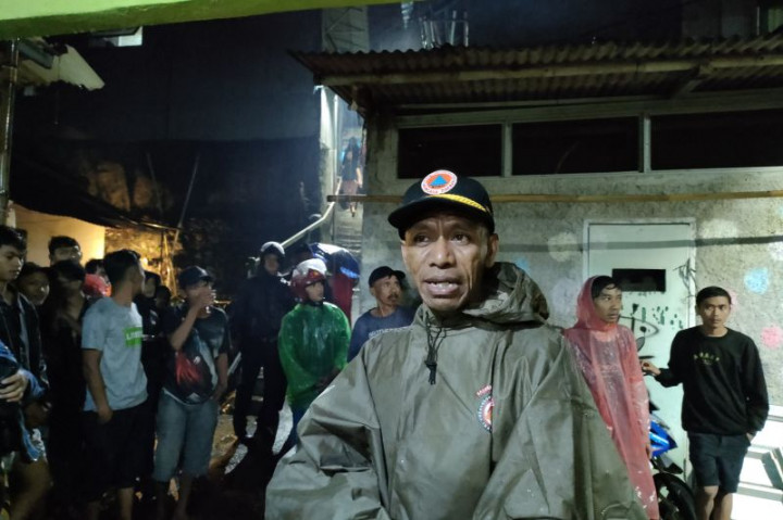 Diguyur Hujan Deras Rumah di Kota Bogor Roboh, Seorang Penghuni Tewas Tertimbun