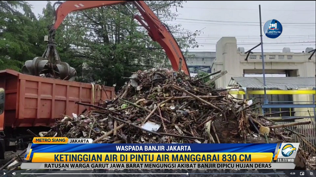 Sampah di Pintu Air Manggarai Capai 215 Kubik