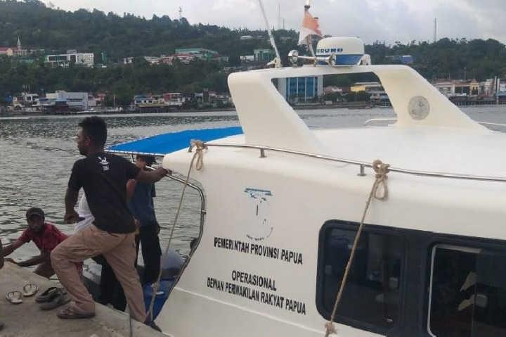 Perahu Motor DPR Papua Hilang Kontak di Perairan Kepulauan Yapen