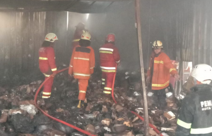 Gudang Kabel Fiber di Tangsel Terbakar, 2 Pekerja Terluka