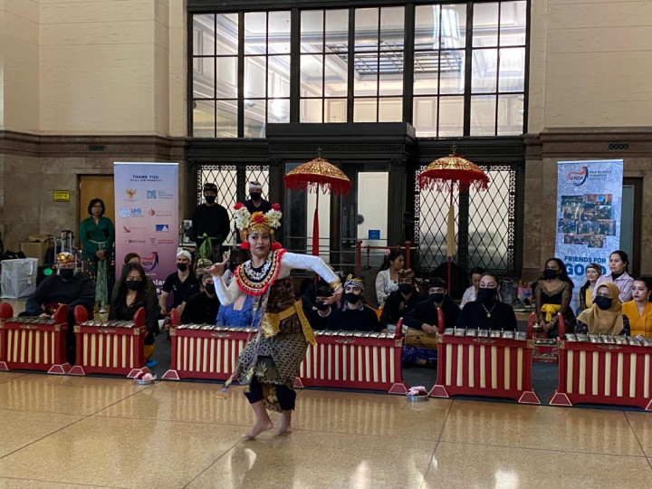 Balinese Dances, Music Enliven Wellington's Central Train Station