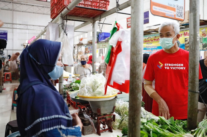Sidak Pasar di Purwokerto, Ganjar Pantau Harga Pangan