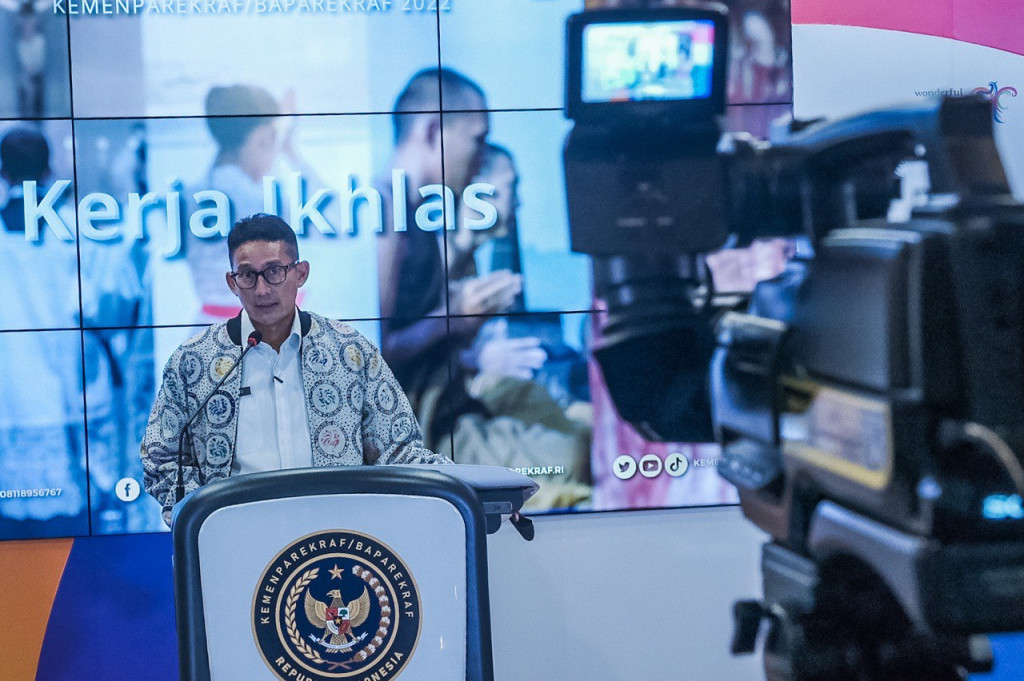 Menparekrarf Sandiaga Uno saat Weekly Press Briefing di Gedung Sapta Pesona (Foto: Kemenparekraf)