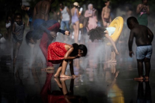 Eropa Terbakar Gelombang Panas, Ribuan Orang Dievakuasi