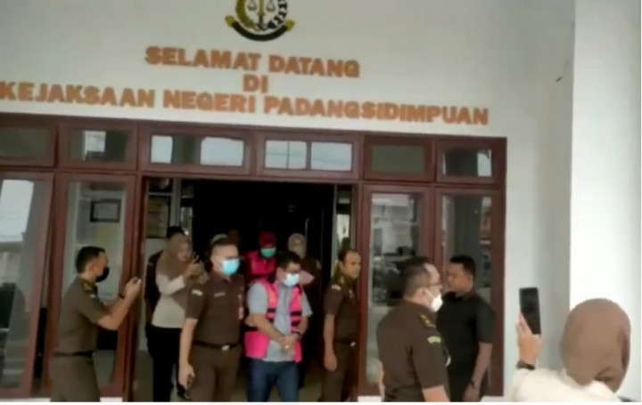 Korupsi Dana Bantuan Covid-19, Kadinkes Padangsidempuan Ditahan