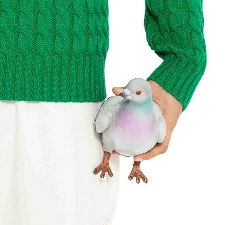 Unik, JW Anderson Hadirkan Clutch Burung Merpati untuk Koleksi Fall/Winter 2022