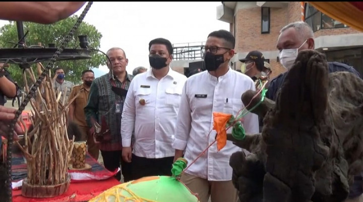 Hadiri Pelatihan <i>Handicraft</i>, Sandiaga:  Membuka Peluang Kerja