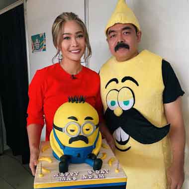 Aksi Kocak Suami Inul Daratista Pakai Kostum Minions