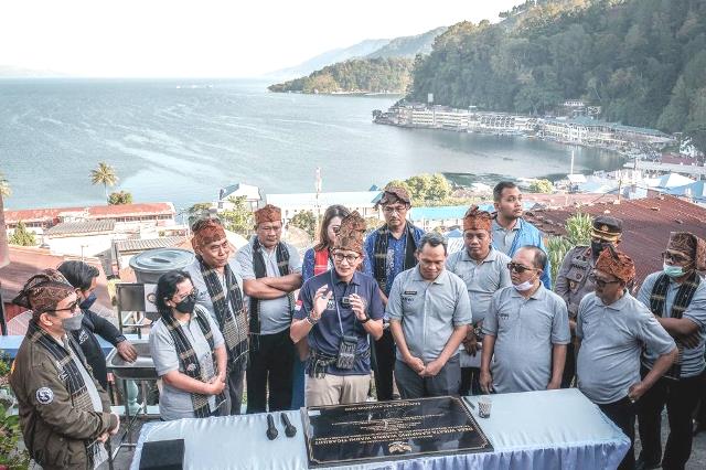 Menparekraf Apresiasi Desa Wisata Kampung Warna Warni Tigarihit Sumut