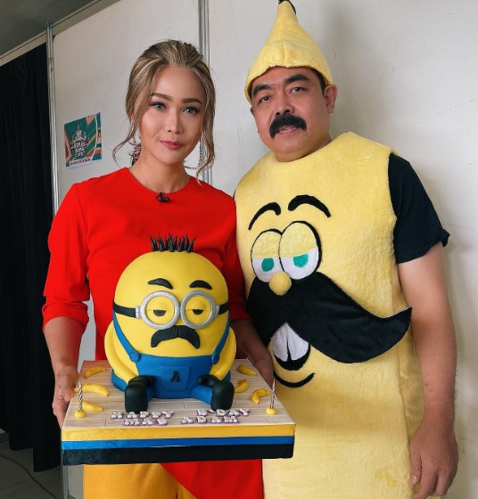 Kocak Tapi Mesra, Kue Minion Berkumis Inul Daratista untuk Mas Adam