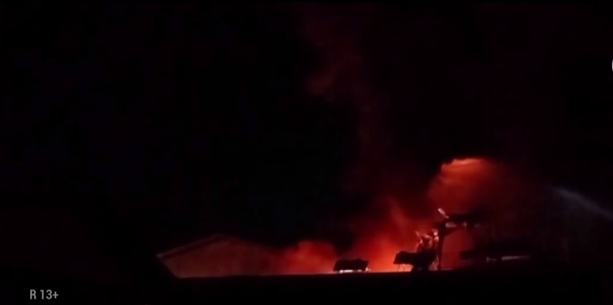 Kebakaran pabrik pupuk di kawasan Mranggen, Kabupaten Demak. Metro TV
