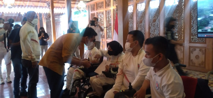Lepas Atlet ASEAN Para Games, Gibran: Buka Masker Pas Latihan Saja