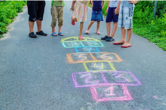 5 Permainan Tradisional yang Bisa Kamu Mainkan Bersama Anak