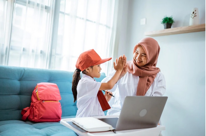 Tips Mempererat Ikatan Orang Tua dan Anak yang Terpisah Jarak