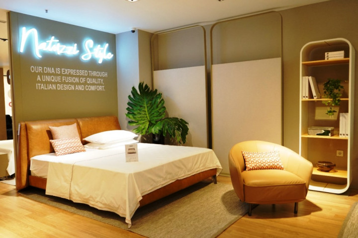 Inspirasi Kamar Tidur, Dilengkapi Armchair, Coffee Table, hingga Rugs