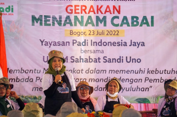 Antisipasi Harga Pangan Naik, Warga Cikeas Dilatih Menanam Cabai