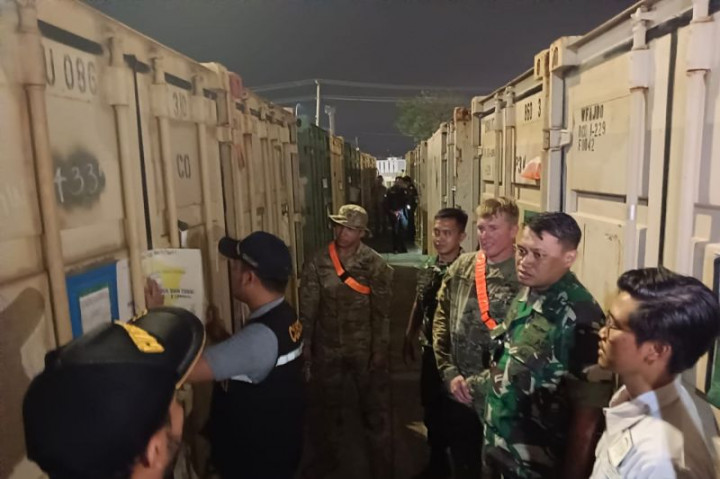 Kontainer Senjata di Pelabuhan Panjang untuk Latihan Garuda Shield Kontainer Senjata di Pelabuhan Panjang untuk Latihan Garuda Shield