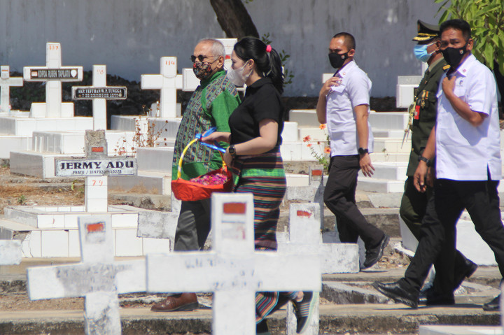 Foto: Presiden Timor Leste Ziarah ke Makam Eks Gubernur Timtim