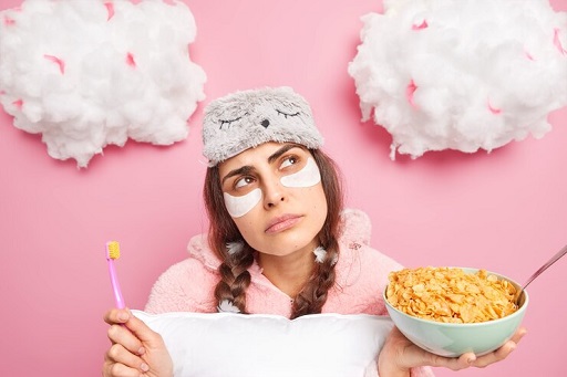 Terlalu lelah sering kali menjadi penyebab malas makan di malam hari. (Foto: Ilustrasi. Dok. Freepik.com)