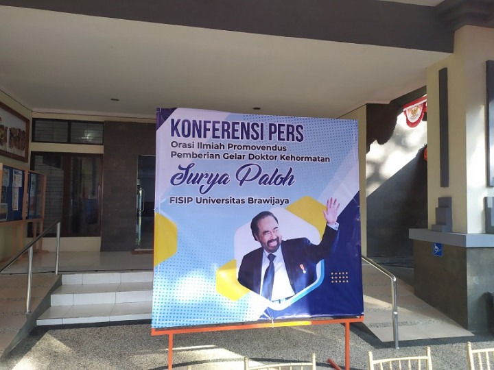 Surya Paloh Dianugerahi Gelar Doktor Honoris Causa FISIP UB
