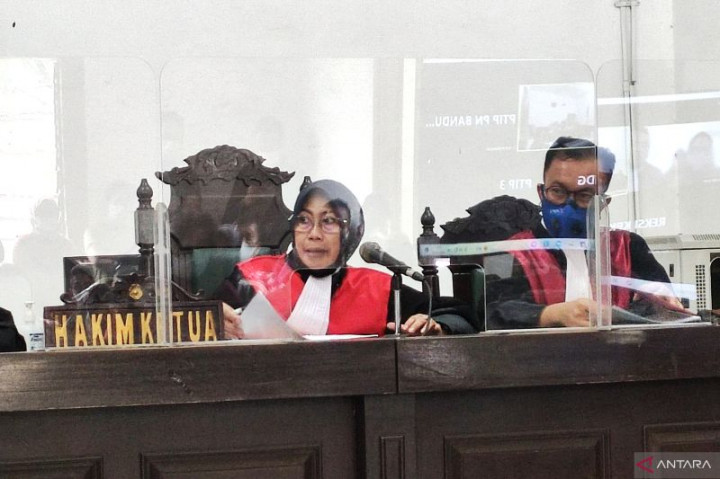 Kuasa Hukum Kesal JPU tak Kunjung Hadirkan Ade Yasin di Persidangan