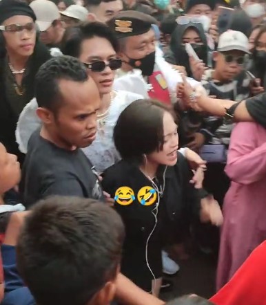 Viral Jeje Ngamuk di Kerumunan <i>Citayam Fashion Week</i>, Netizen: Belum Siap Jadi Artis