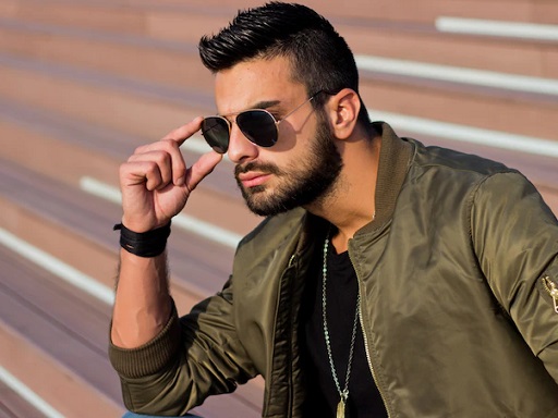 Enggak Cuma Keren, Ini Manfaatnya Memakai Kacamata Hitam Menurut Ahli