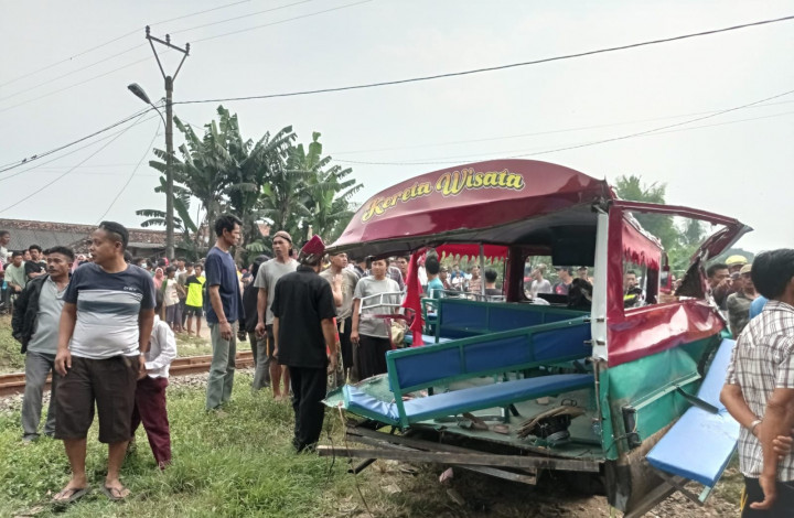 Bising Musik Bikin Sopir Odong-Odong Tak Dengar Klakson KA