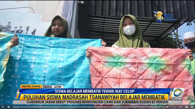 Puluhan Siswa MTs di Gresik Belajar Membatik Ikat Celup