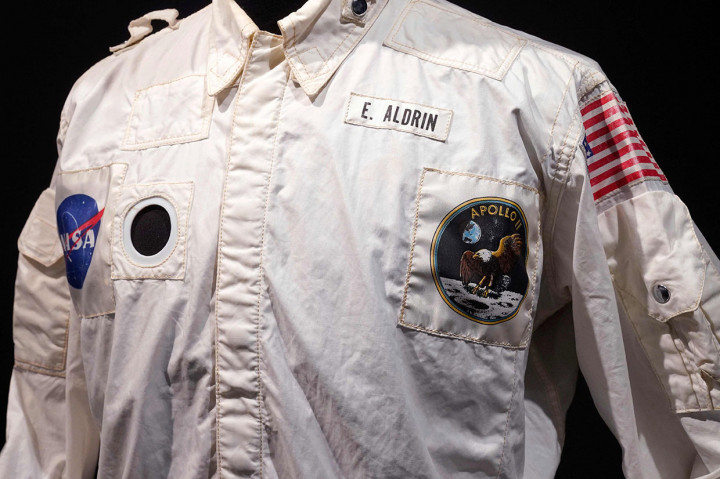 Fantastis! Jaket Astronaut Buzz Aldrin saat ke Bulan Laku Rp40 M