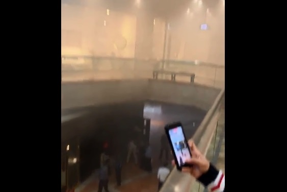 Dipenuhi Asap, Begini Suasana Kebakaran di Dalam Plaza Senayan