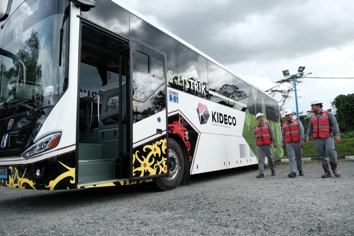 Dukung <i>Net Zero Emission</i>, Industri Tambang Gunakan Bus Listrik Buatan Lokal