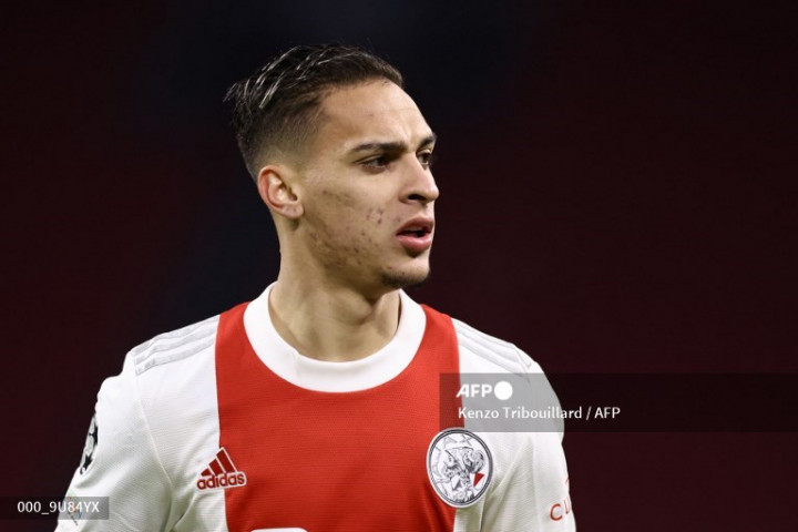 Ajax Siap Ditinggal Antony