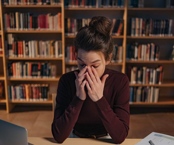 Waspada, Lelah dan Sakit Tenggorokan di Pagi Hari Bisa Jadi Gejala Covid-19