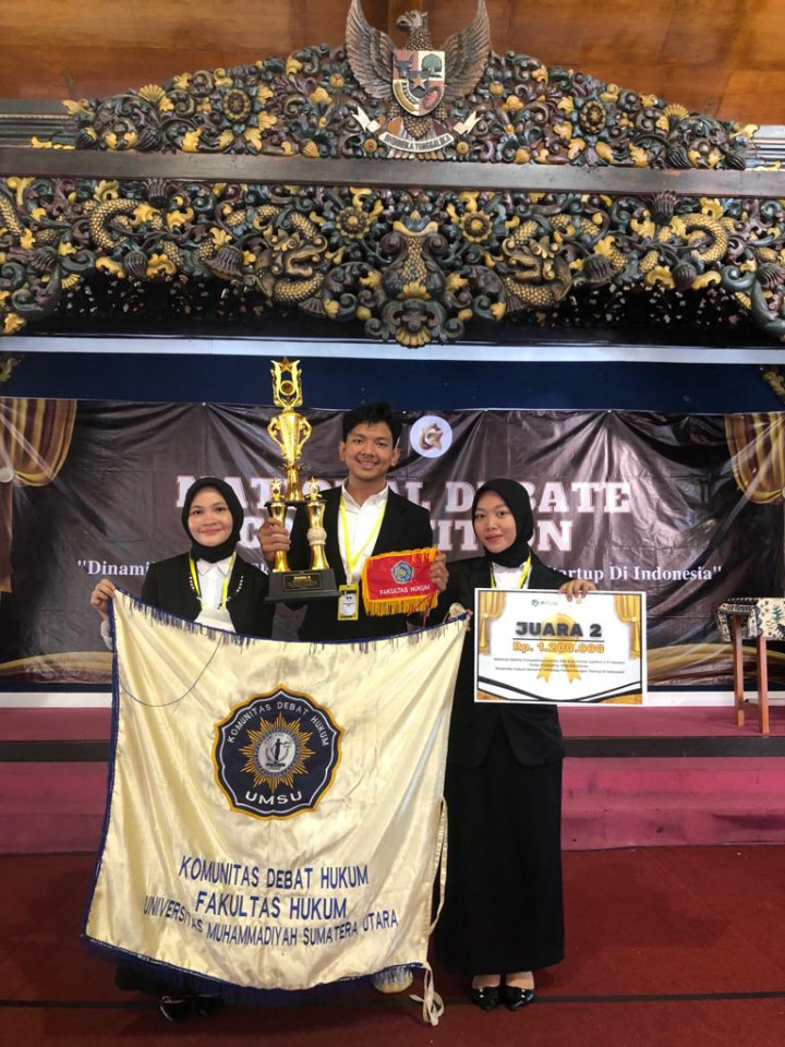 3 Mahasiswa FH Universitas Muhammadiyah Sumut Sabet Juara 2 Kompetisi Debat Nasional