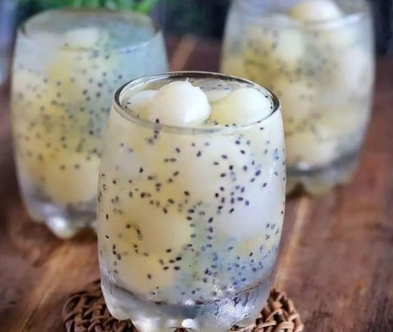 Ini resep minuman mantap, es sarang burung. (Foto: Dok. Instagram 99masakanbunda/@99masakanbunda)